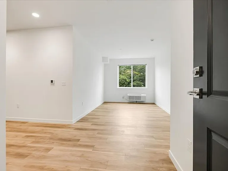 Hermoso View Apartments — Photo 35