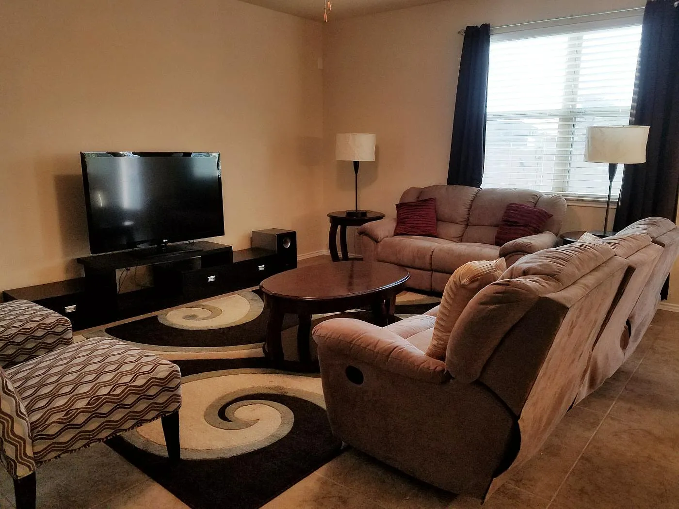3 bed, 2.5 bath, 2046 sqft, $1,975 — Photo 4