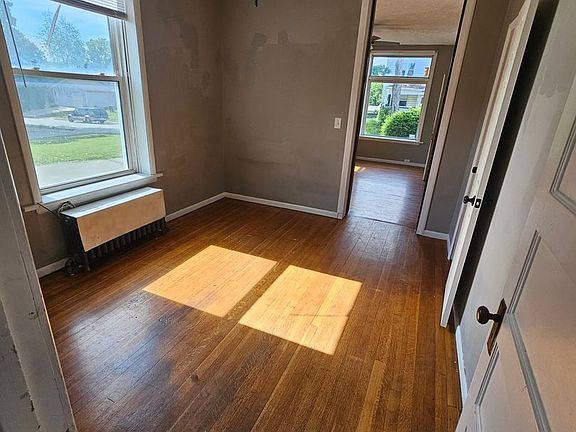 5th image of 602 W Monroe St