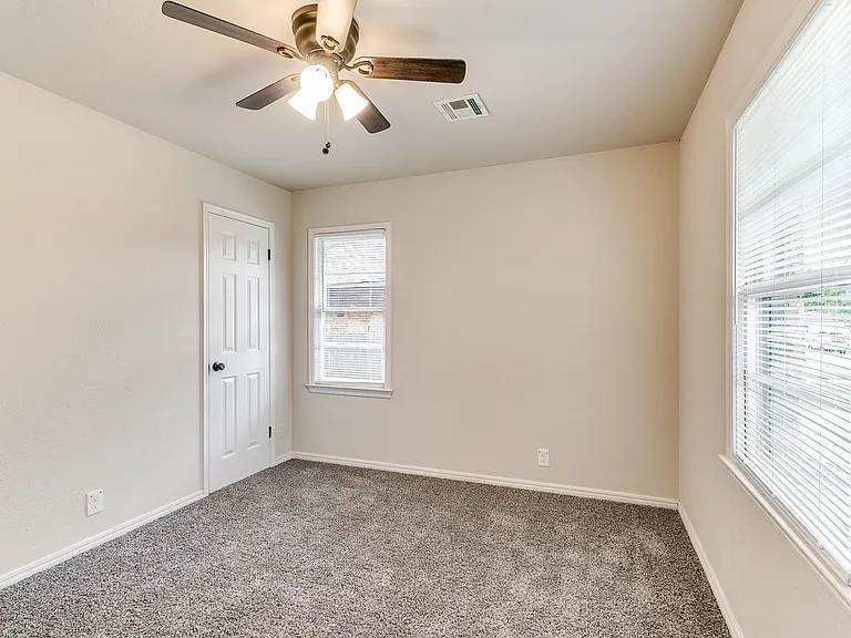2221 Churchill Pl — Photo 8