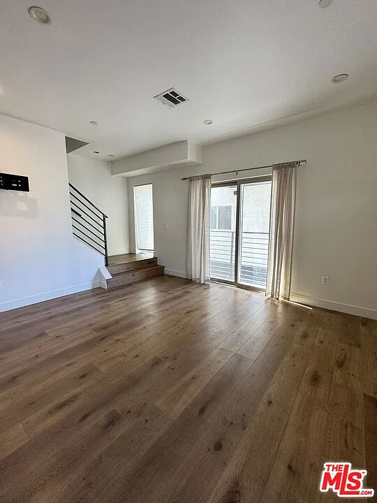 3 bed, 3.5 bath, 1350 sqft, $3,800 — Photo 3