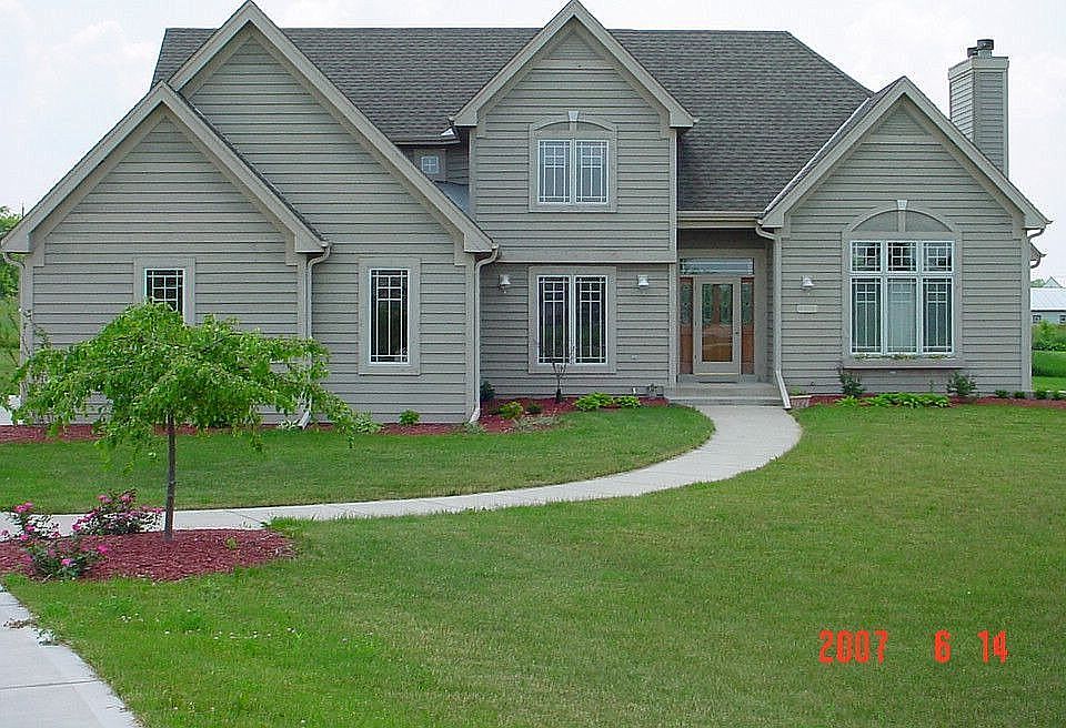 Front view of home