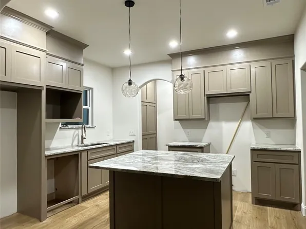 608 Ritchey St, Gainesville, TX 76240