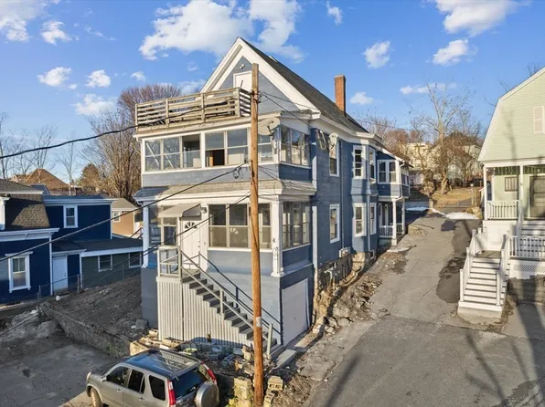8 Cranshaw Pl, Lawrence, MA 01841