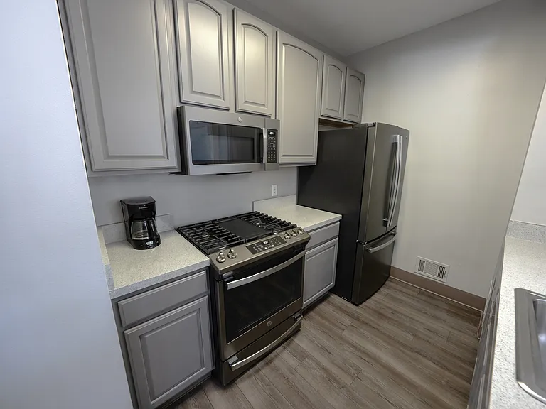 Rivers Edge Apartments — Photo 15