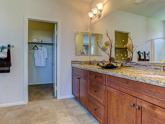 Owner s bath with dual sinks