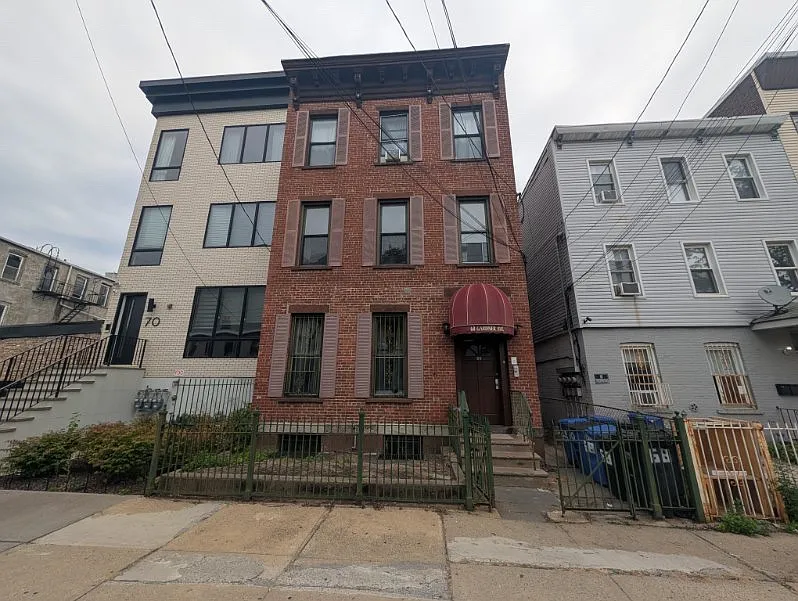68 Gardner Ave #2