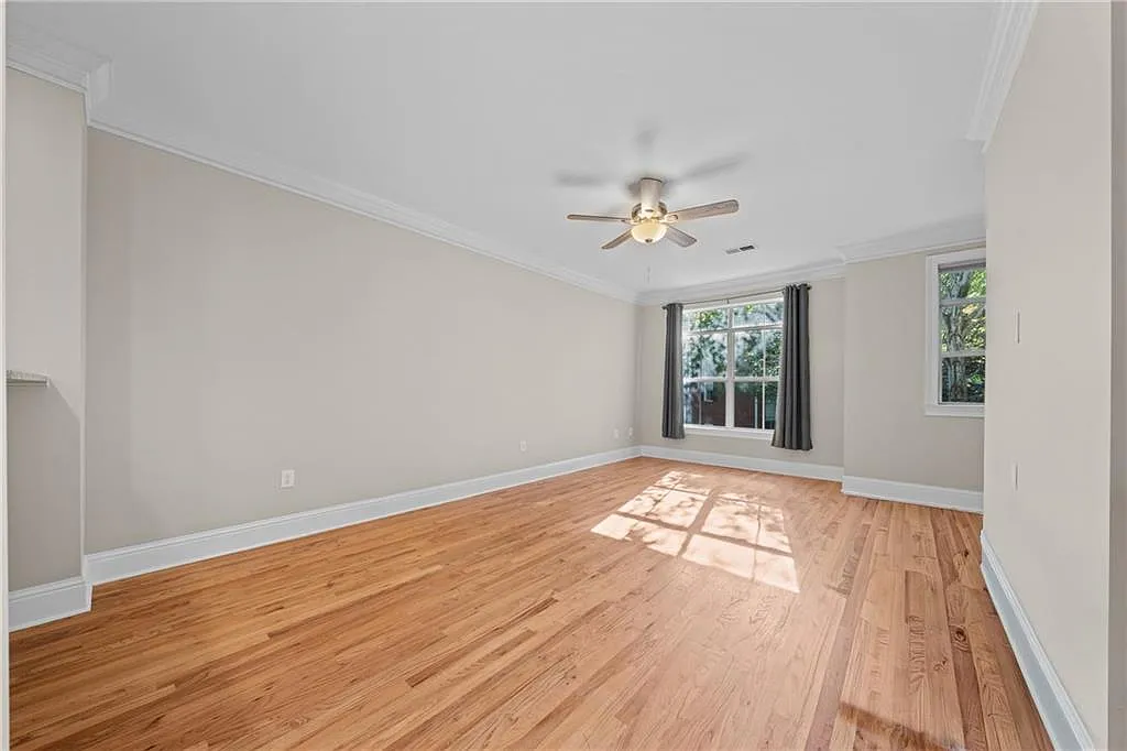3 bed, 2.5 bath, 1726 sqft, $3,300 — Photo 4