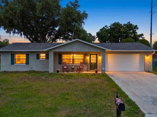 8425 Saint Giles Ct, Zephyrhills, FL 33541