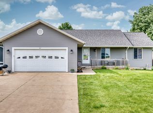 82 Prairie Dr, Miles, IA 52064