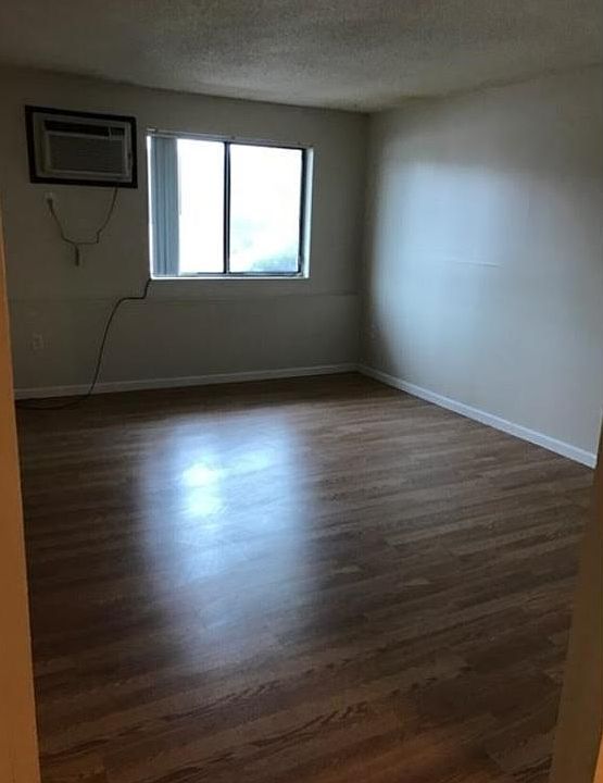 2nd image of 1425 Bodwell Rd APT 7