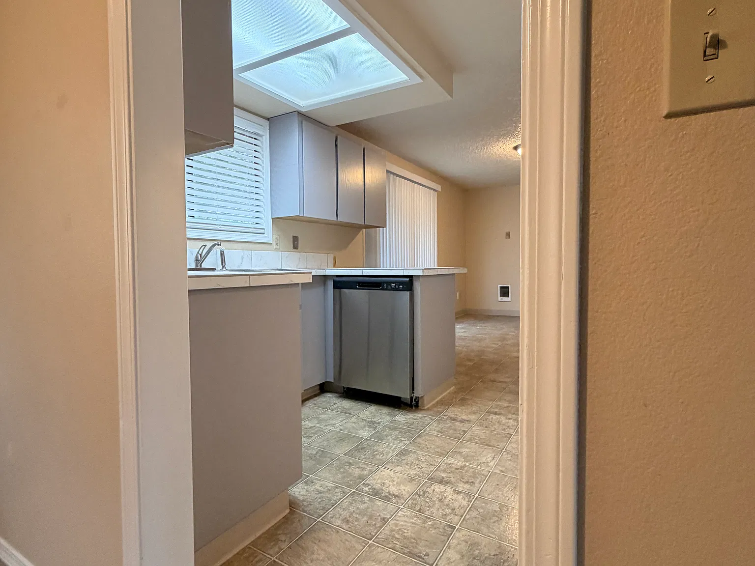 3 bed, 1400 sqft, $2,195 — Photo 2