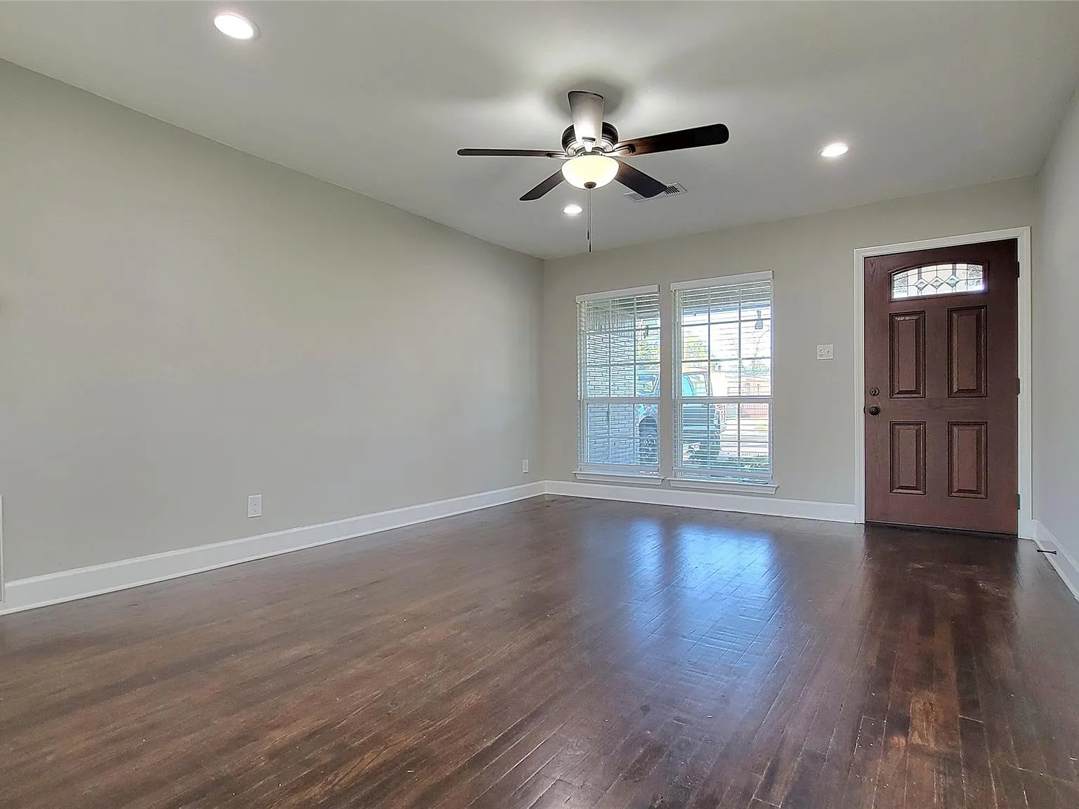 3 bed, 1.0 bath, 1143 sqft, $1,550 — Photo 3