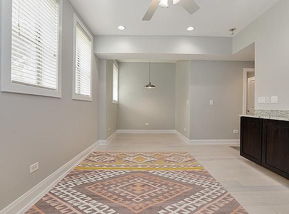 4th image of 1452 W Thorndale Ave