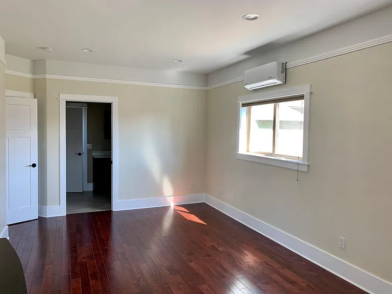 2412 Boundary St — Photo 8