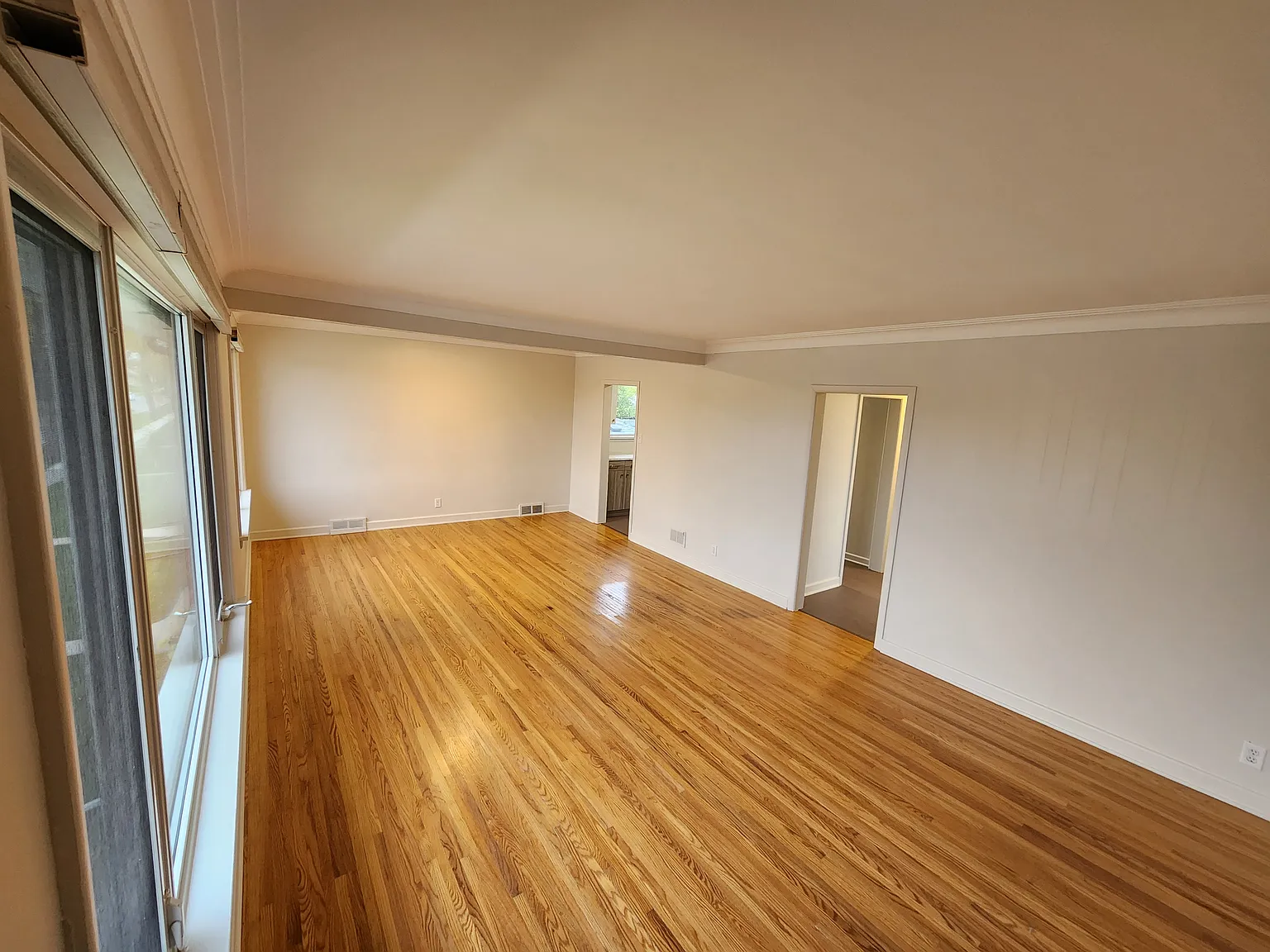 204 Bronx Avenue — Photo 3