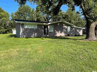 1404 N Du Quoin St, Benton, IL 62812