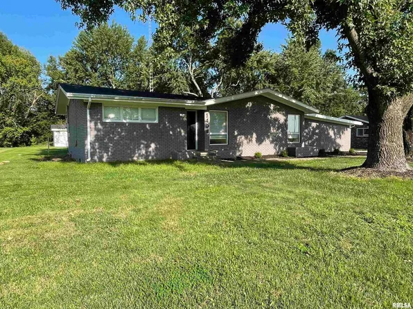 1404 N Du Quoin St, Benton, IL 62812