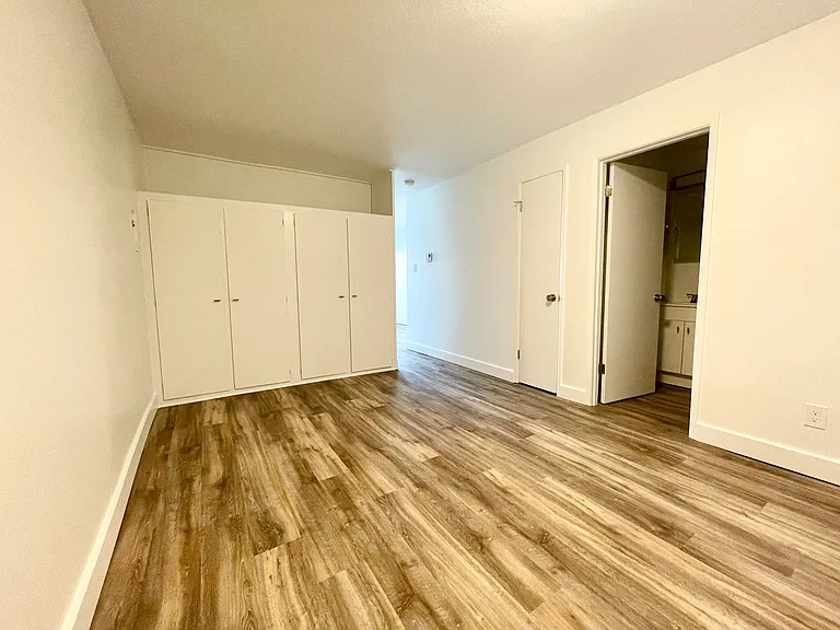Village Vista Apartments — Photo 68