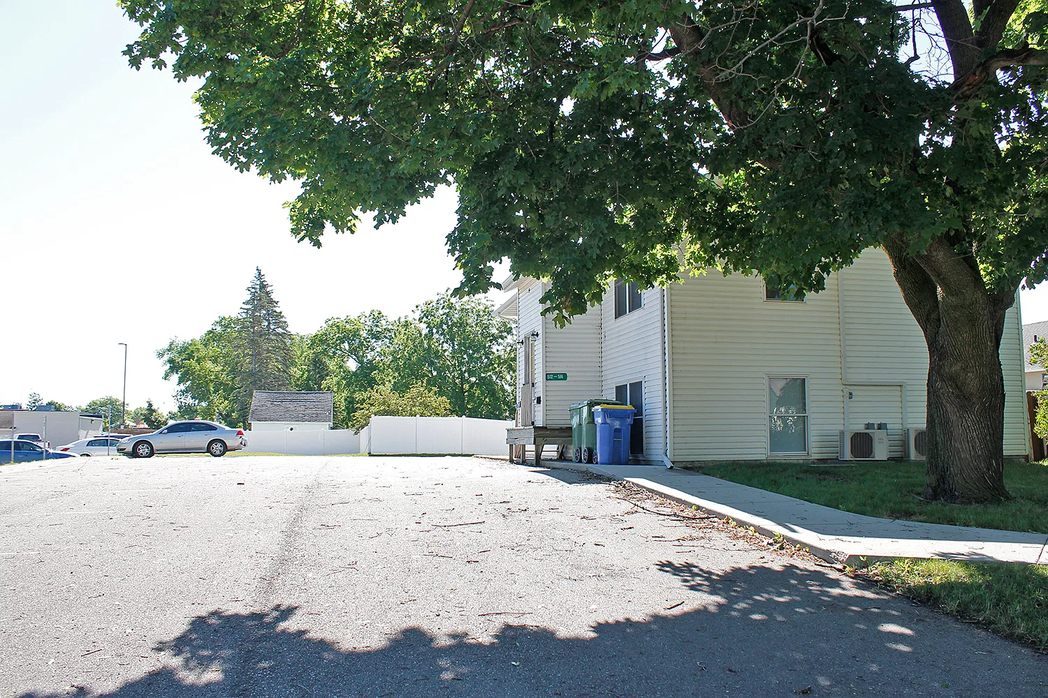 3 bed, 1000 sqft, $1,320 — Photo 2