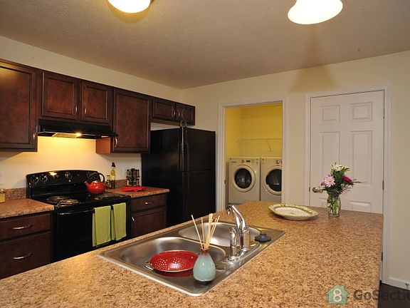 3rd image of 454 S Westplex Ave