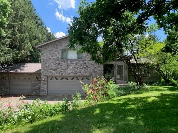 1091 Black Oak Trl, Deerfield, WI 53531