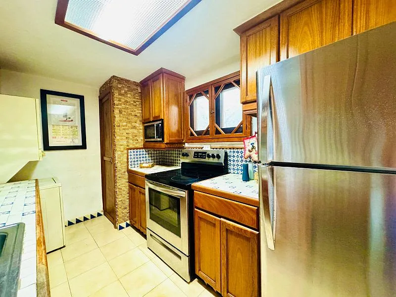 2 bed, 1.0 bath, 900 sqft, $2,300 — Photo 2