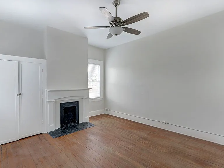 218 E Henry St #B — Photo 9