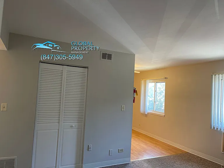 267 E Grand Ave — Photo 33