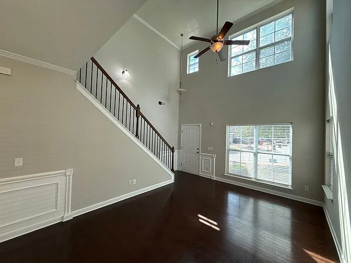 3 bed, 2.5 bath, 1995 sqft, $2,100 — Photo 3