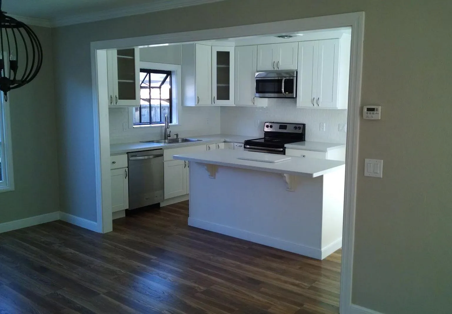 3 bed, 1270 sqft, $5,985 — Photo 3