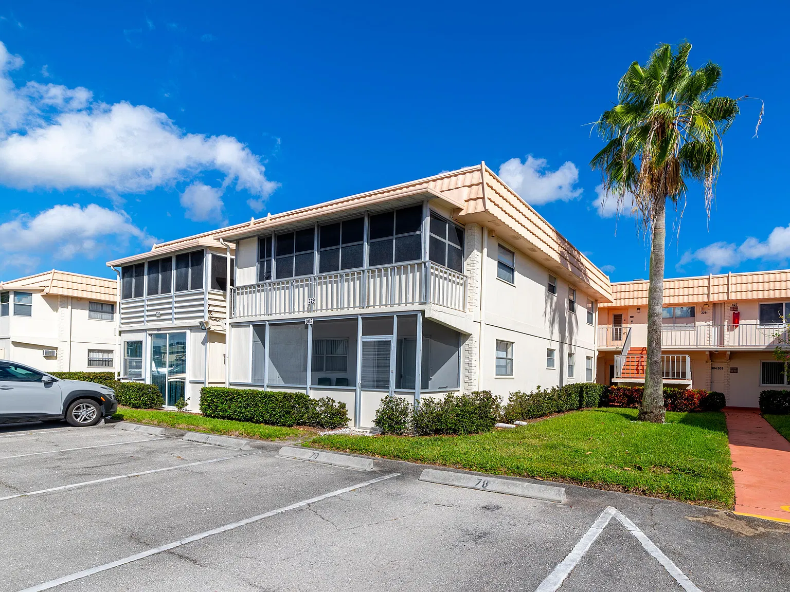 2 bed, 2.0 bath, 880 sqft, $2,200 — Photo 1