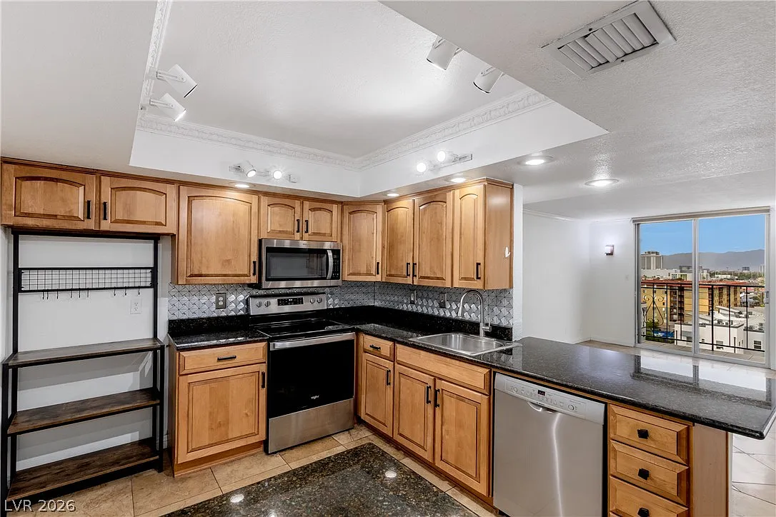2 bed, 2.0 bath, 1483 sqft, $1,595 — Photo 2