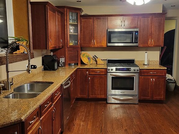 3rd image of 7230 S Luella Ave
