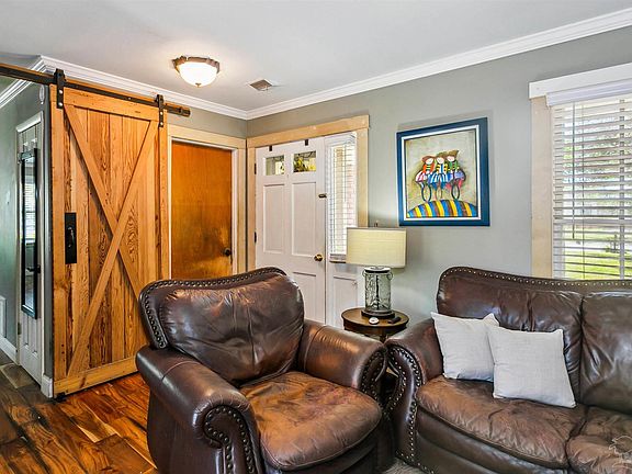 3rd image of 3720 Swan Ln