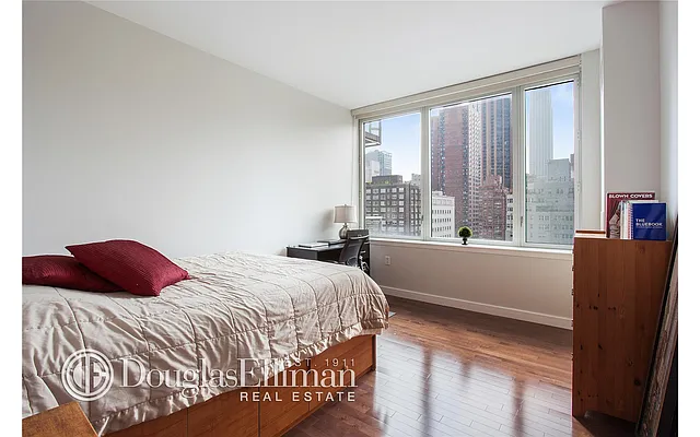 Sold by Douglas Elliman | media 24