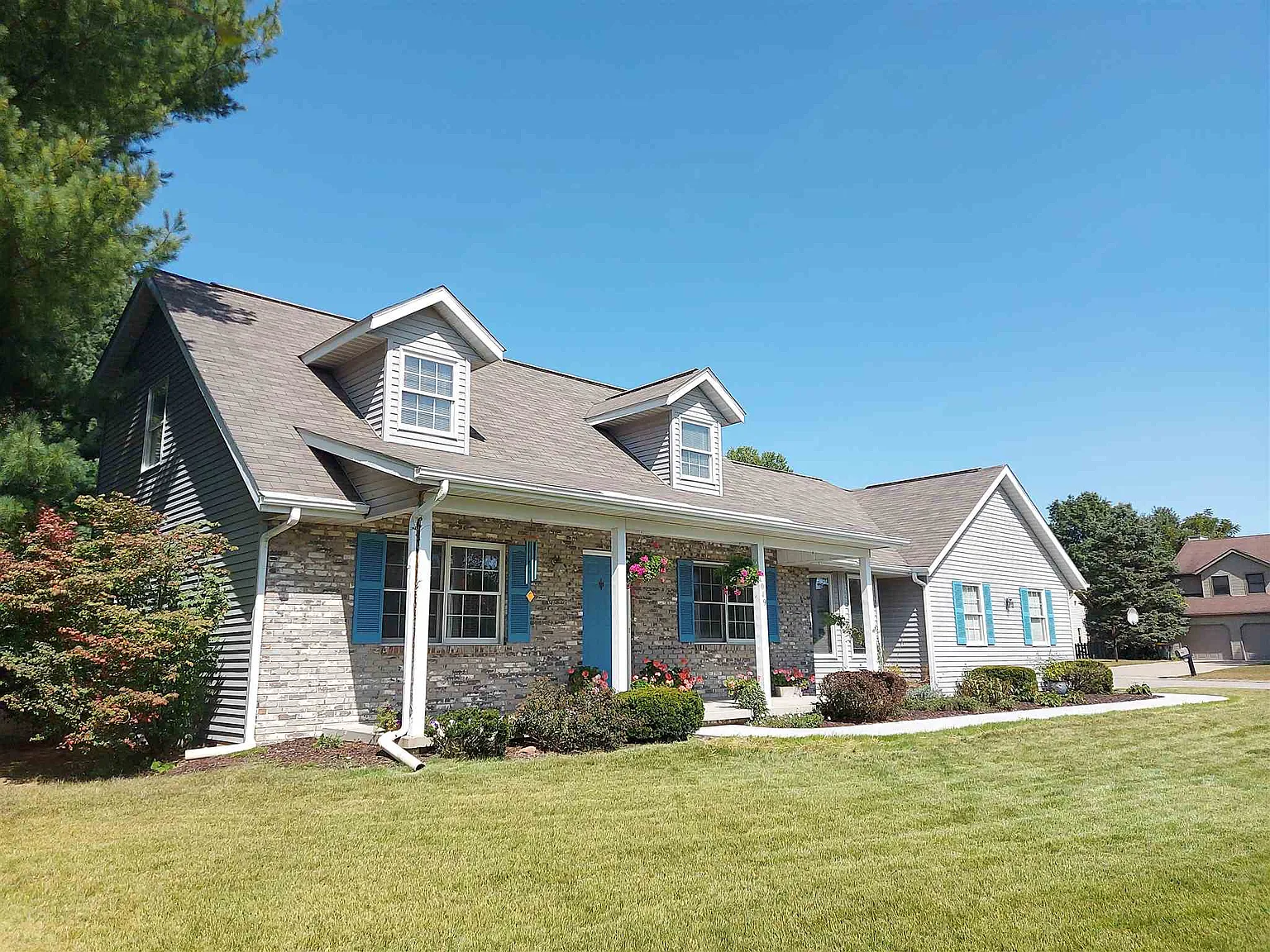 1019 E Heather Dr photo 1