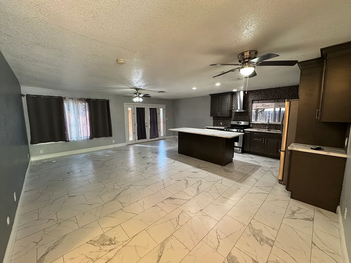 Building Photo - 8111 Calais Ct