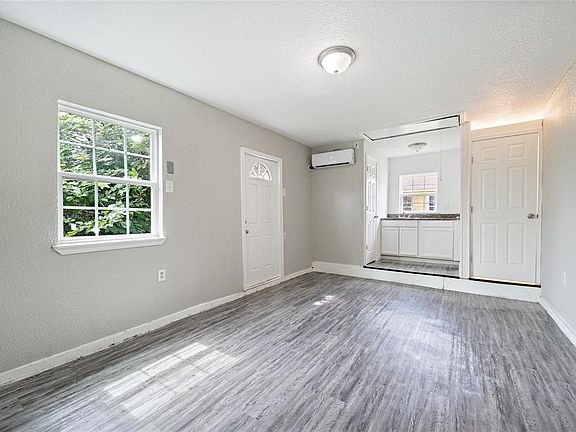 2nd image of 3408.5 Wisconsin St