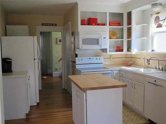 3rd image of 34 Sylvia Ave