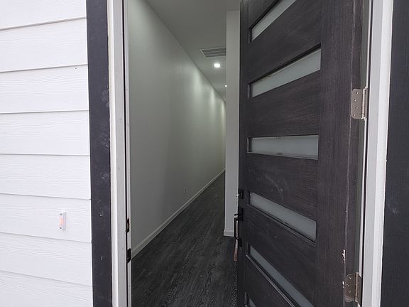 3rd image of 35 Foxshire Ln