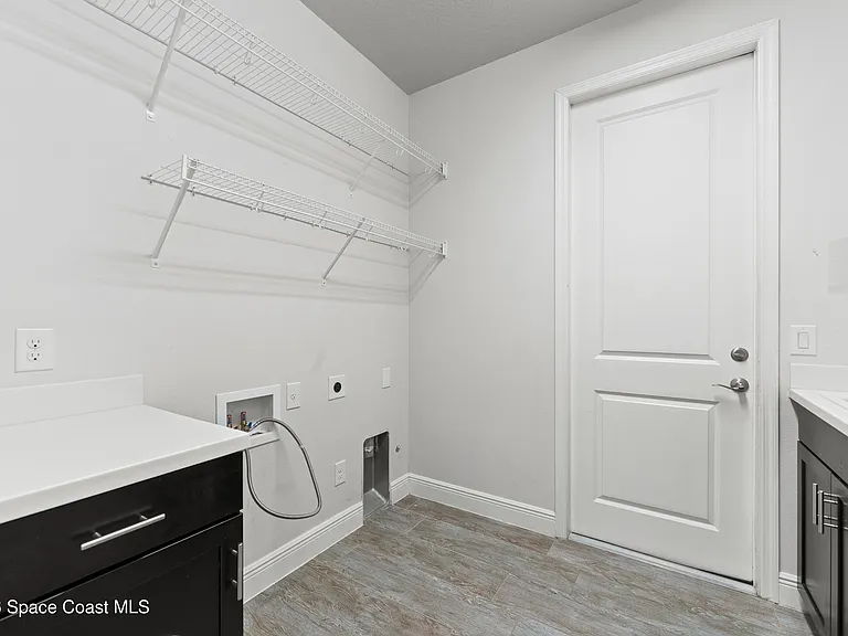 8426 Stalwart Cir — Photo 32