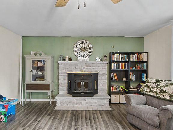4th image of 1840 Vista Dr