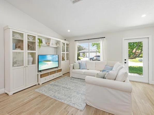 163 Arrowhead Circle, Jupiter, FL 33458
