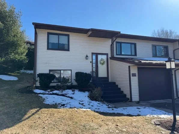 637 Montroyale Dr, Erie, PA 16504