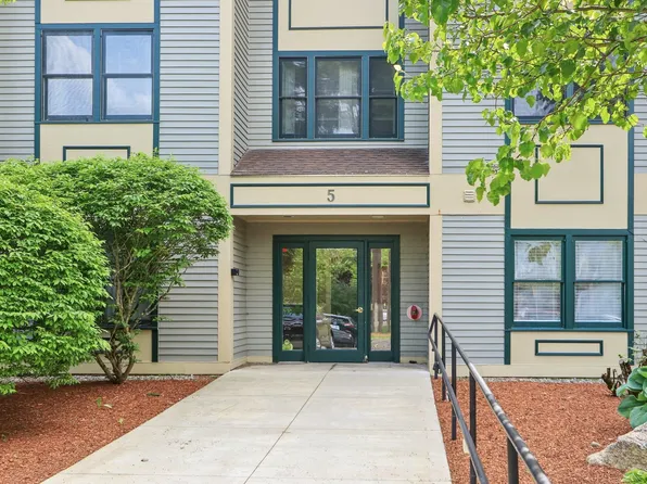 5 Bartemus Trail #104, Nashua, NH 03063