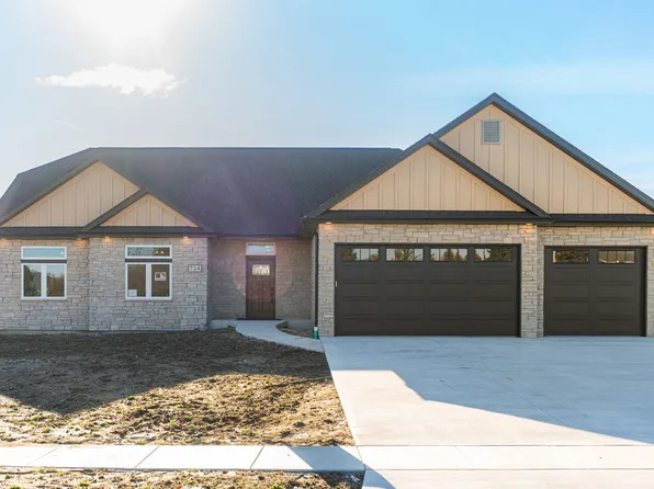734 Independence Ave, Sycamore, IL 60178