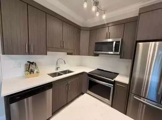 13763 101st Ave #409, Surrey, BC V3T0N8