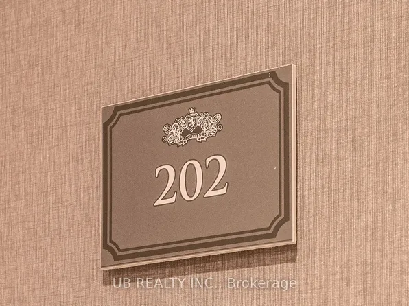 1451 Wellington St W #202, Ottawa, ON K1Y 4Y4