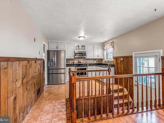 3rd image of 30 Tuckahoe Rd